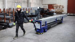 Zallys elektromos vontató működés közben ipari környezetben